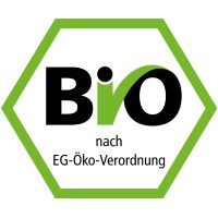 Sechseckiges Logo mit grünem Rand. In der Mitte steht „Bio“ in schwarzer Schrift. Ein grüner Haken bildet den Punkt des „i“. Darunter der Text „nach EG-Öko-Verordnung“.